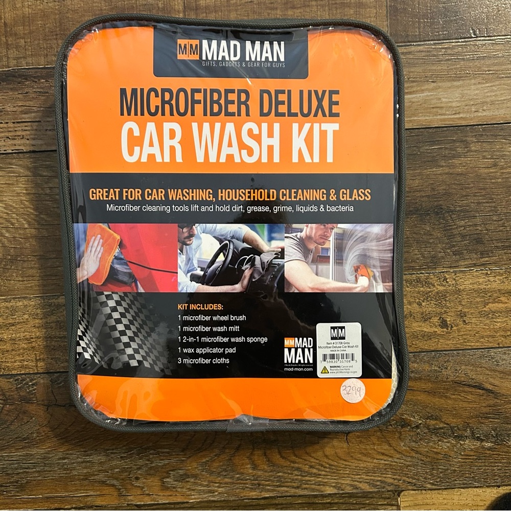 NWT Mad Man Deluxe Microfiber Carwash Kit‎